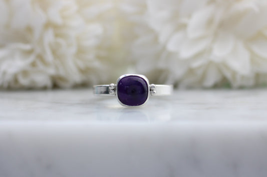 Amethyst Cabochon Sterling Silver Ring with Granulation Detail. Size P