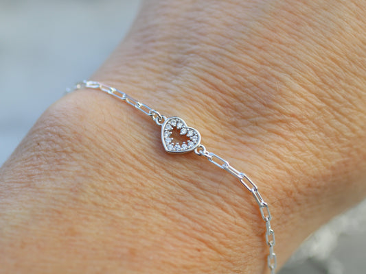 Crystal heart adjustable bracelet.