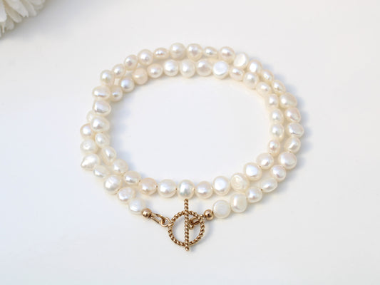 pearl choker necklace with gold clasp