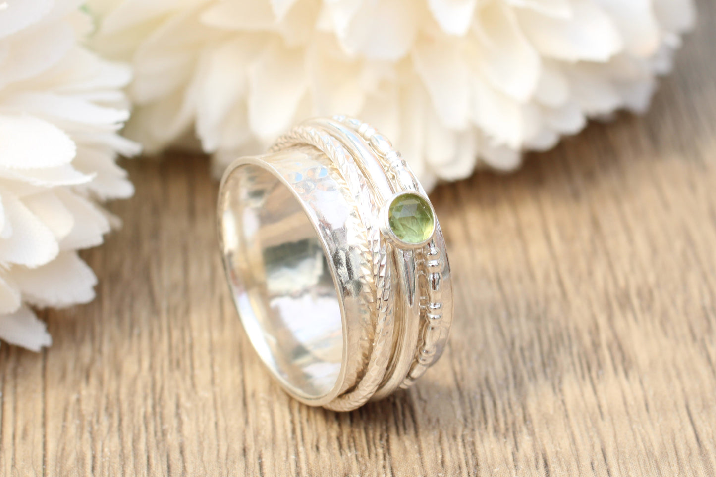 Spinner ring with peridot gemstone