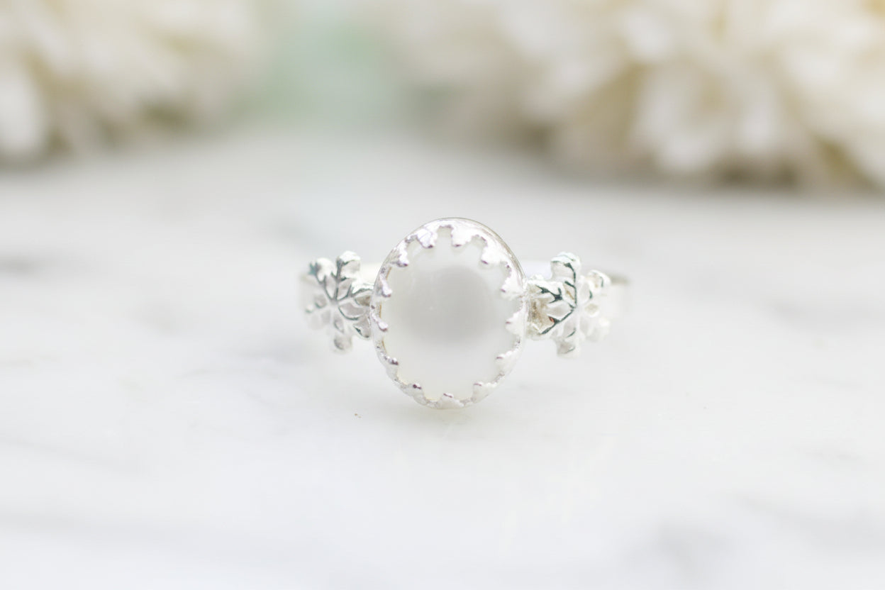 moonstone cabochon ring with snowflake details
