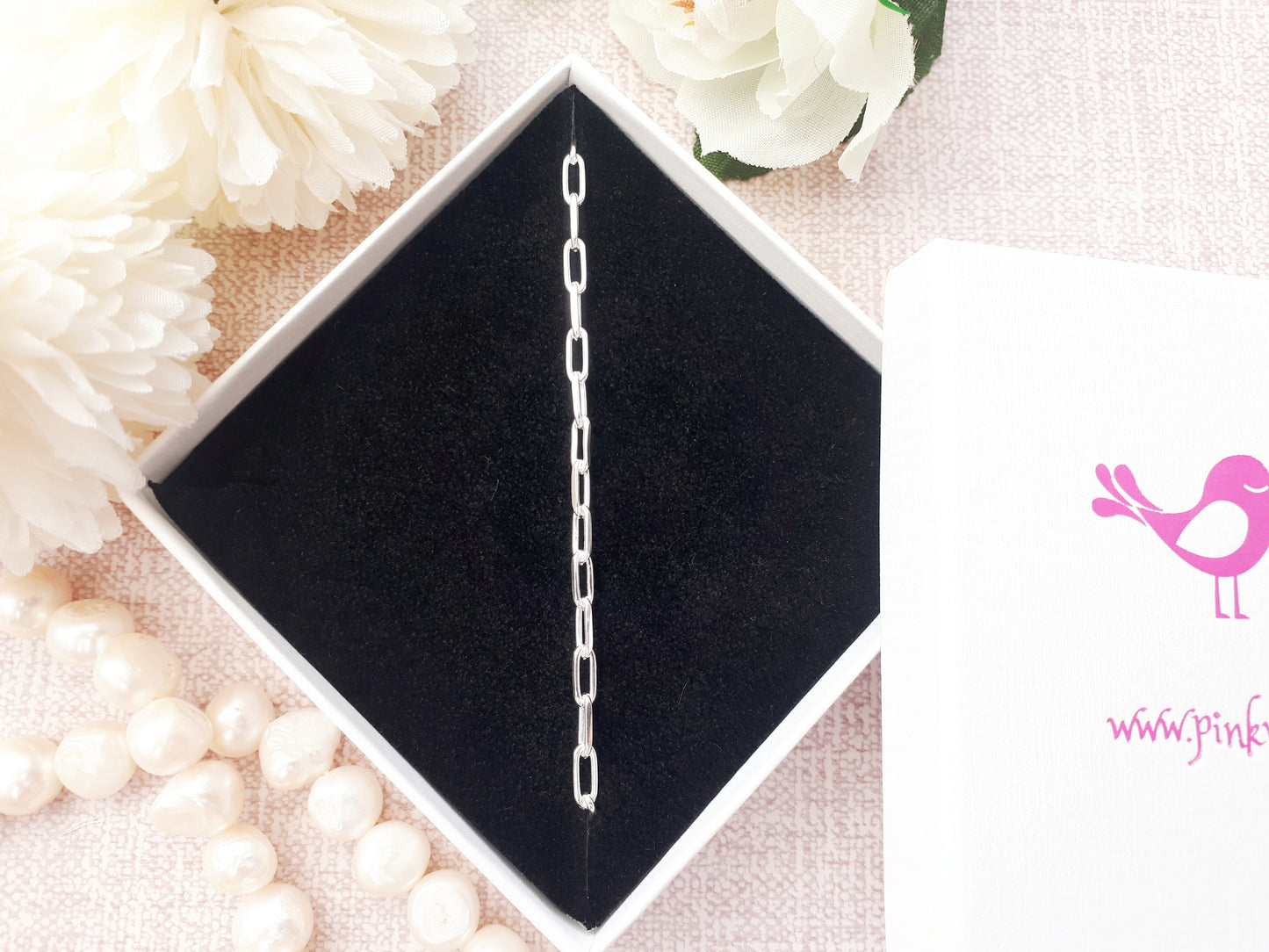 Paperclip bracelet in sterling silver.