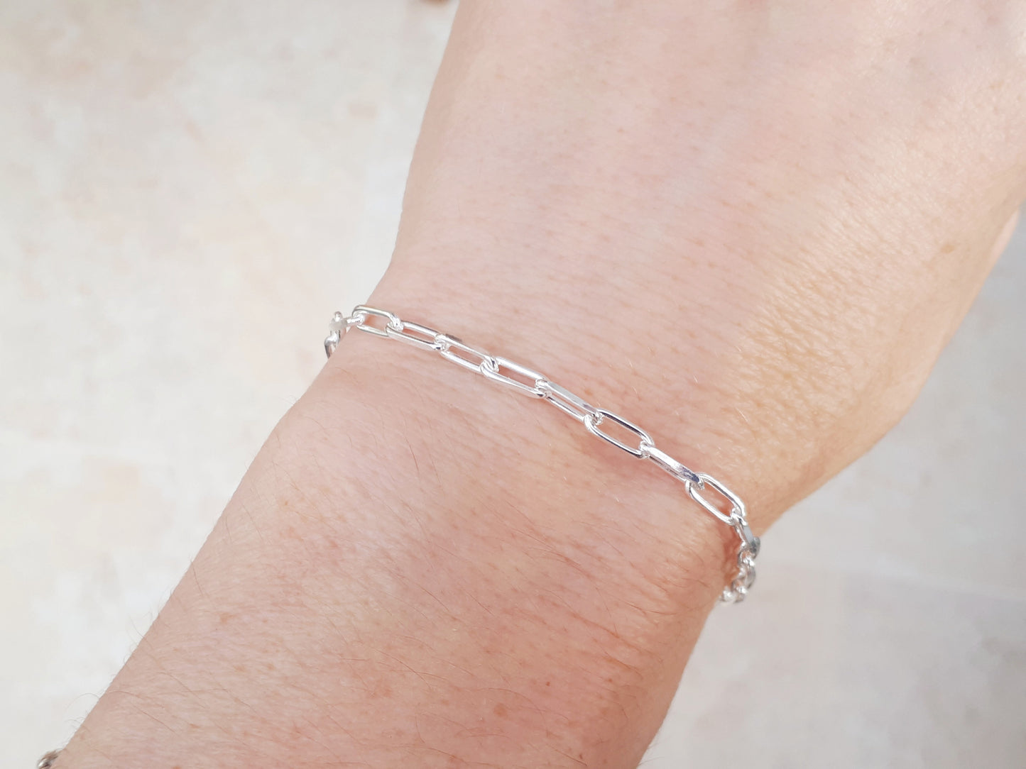 Paperclip bracelet in sterling silver.