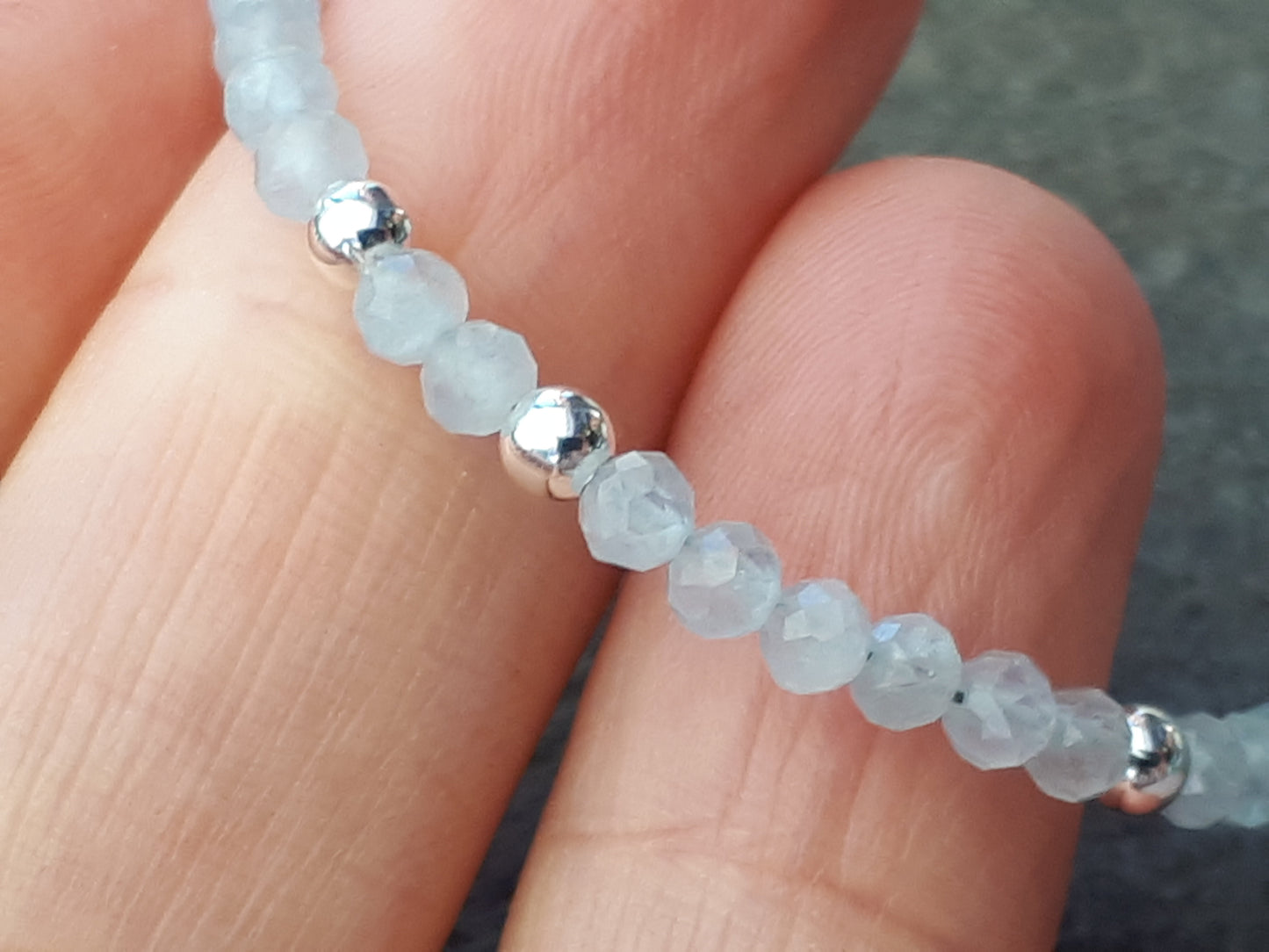 Aquamarine choker necklace in sterling silver.
